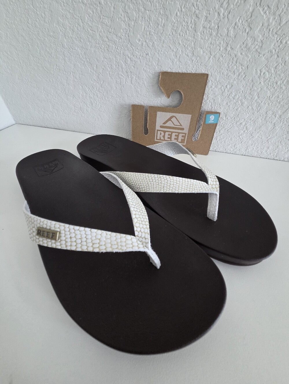 Reef Women’s White Gold Strap Black Footbed Flip Flops